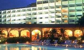 Hotel Occidental El Embajador by night